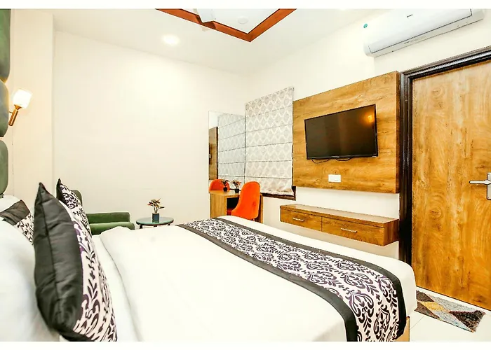 A Premium Hotel Grg Bottoms Up Villa Near Temple-Hygiene & Spacious Room